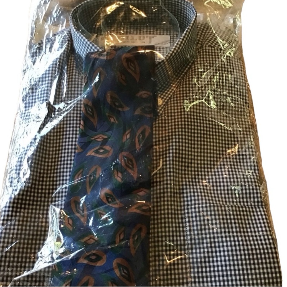 Men's Button down shirt & silk tie.